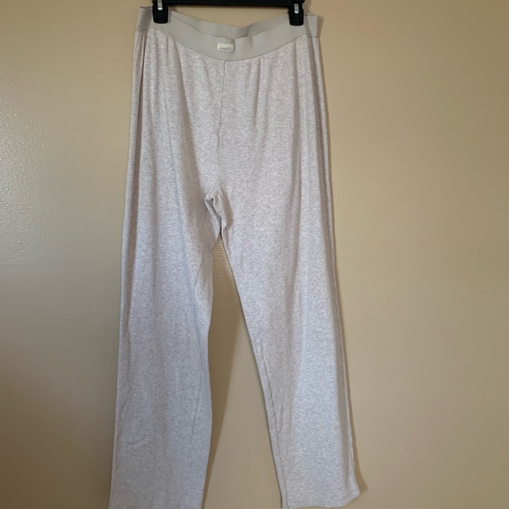 SKIMS Gray Ribbed Women's Lounge Pants - Picture 2 of 9